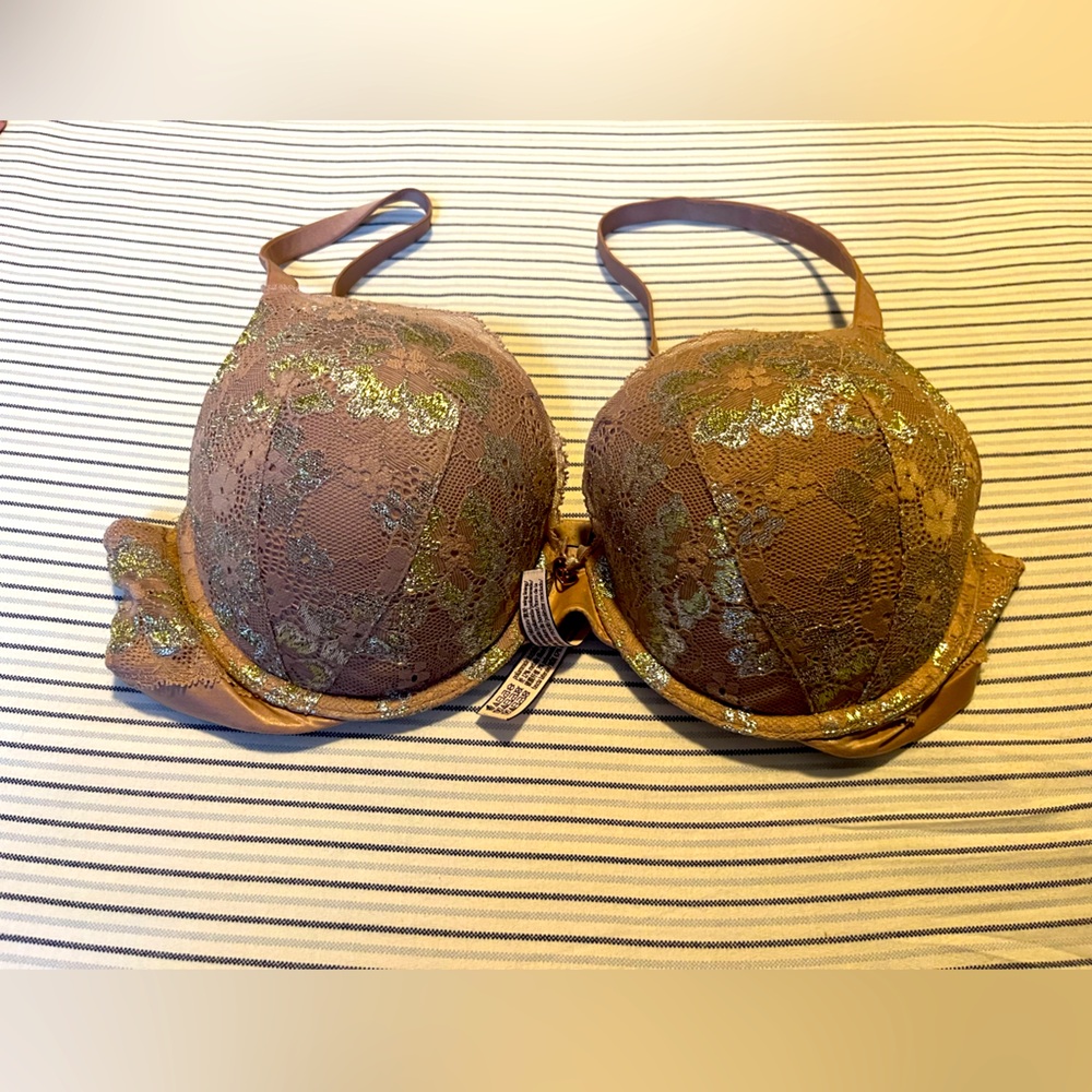 Good condition. Never used. Push up lace trim bra